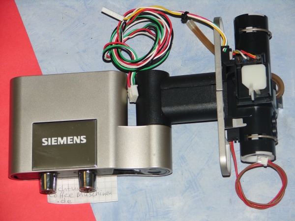 Bosch Siemens EQ7 Kaffeeauslauf in Midnight SIlber komplett