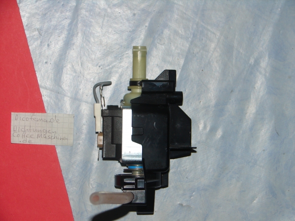 Sysko Pumpe SAP.HP4 mit Jura Pumpenstütze, Jura Pumpenhalter, Feder, L-Schlauch am Pumpeneingang und Pumpenauflage Blau