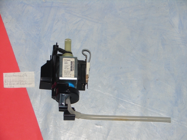 Sysko Pumpe SAP.HP4 mit Jura Pumpenstütze, Jura Pumpenhalter, Feder, L-Schlauch am Pumpeneingang und Pumpenauflage Blau