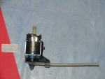 Sysko Pumpe SAP.HP4 mit Jura Pumpenstütze, Jura Pumpenhalter, Feder, L-Schlauch am Pumpeneingang und Pumpenauflage Blau